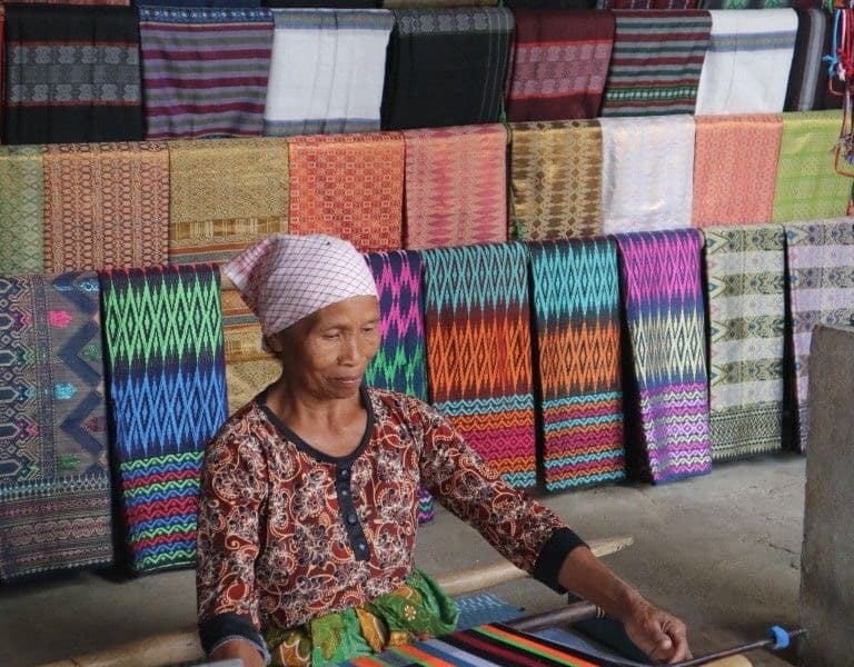 One Day Trip: Sasak Tour & Mandalika